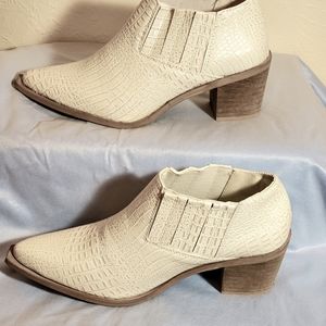 NWOB Seven7 Casanova Ankle Boots